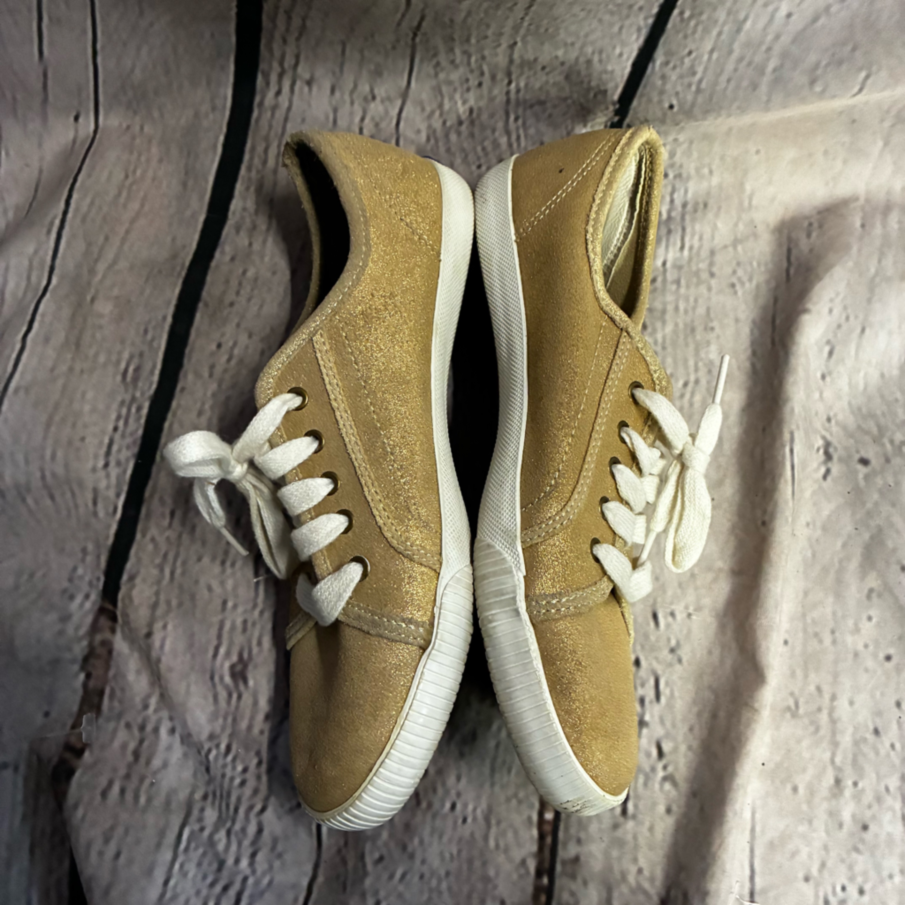 Keds Women’s Gold Metallic Shimmering Sneakers Sz 7 Lace Up Casual Shoes Euc — image 7 of 8